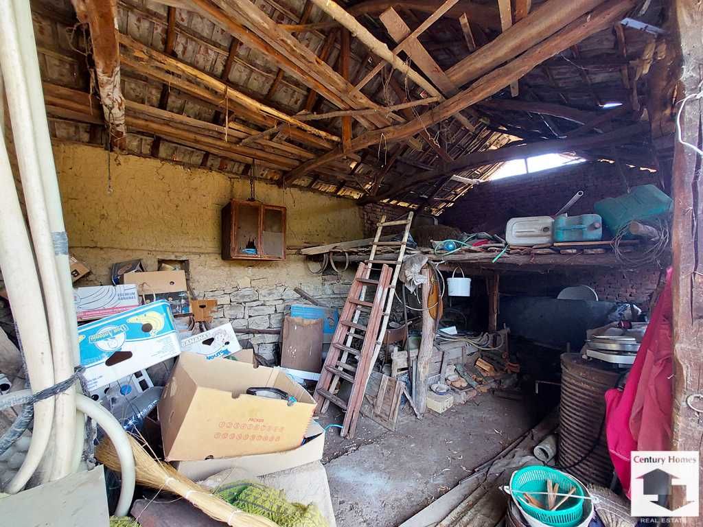 145285 Двуетажна къща с голям и равен двор в  село Куцина