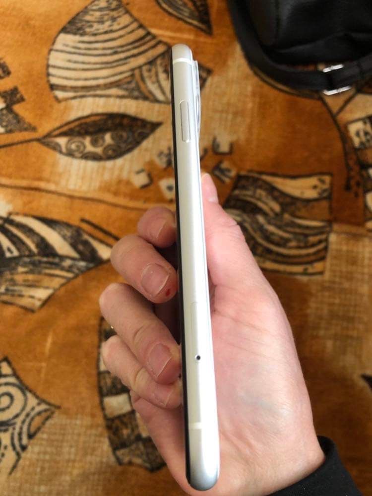 Iphone 11 бял