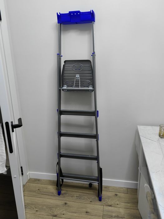 продаётся стремянка 5 ступенчатая