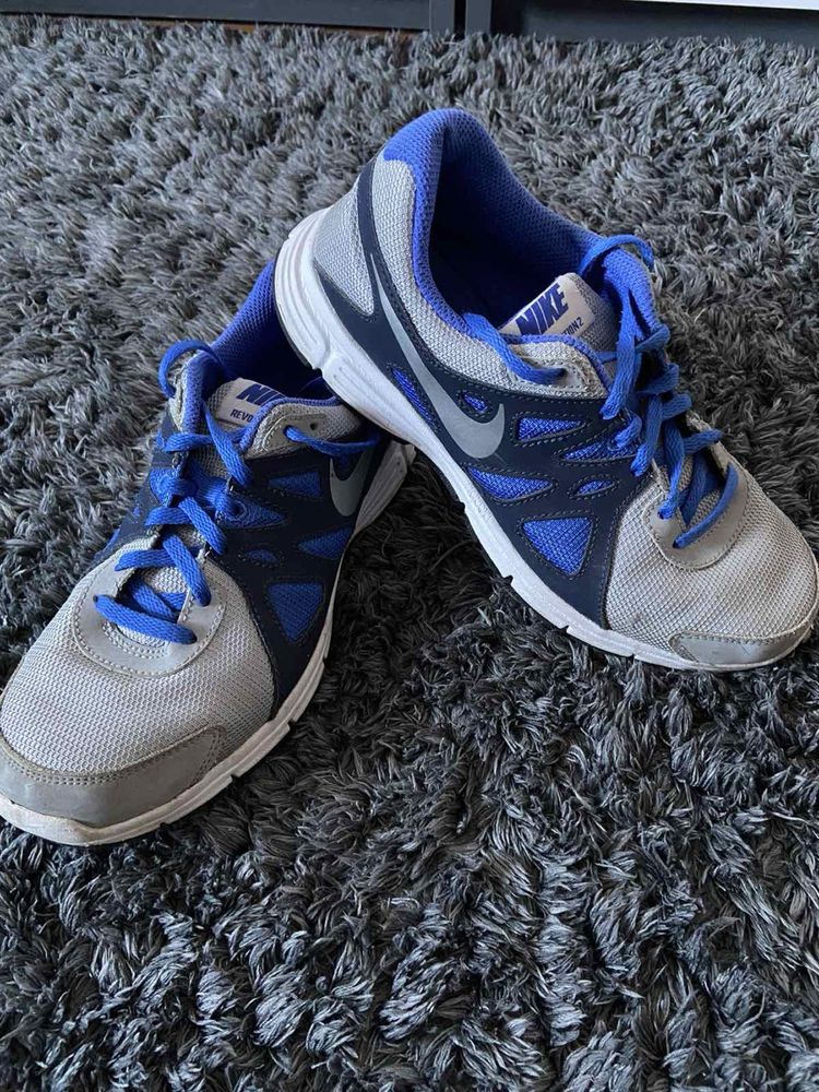 36.5 номер Nike revolution 2