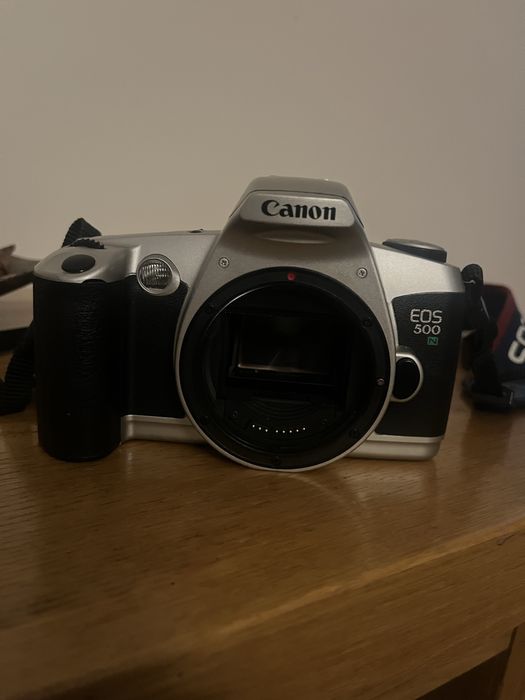 Aparat foto pe film canon eos 500n