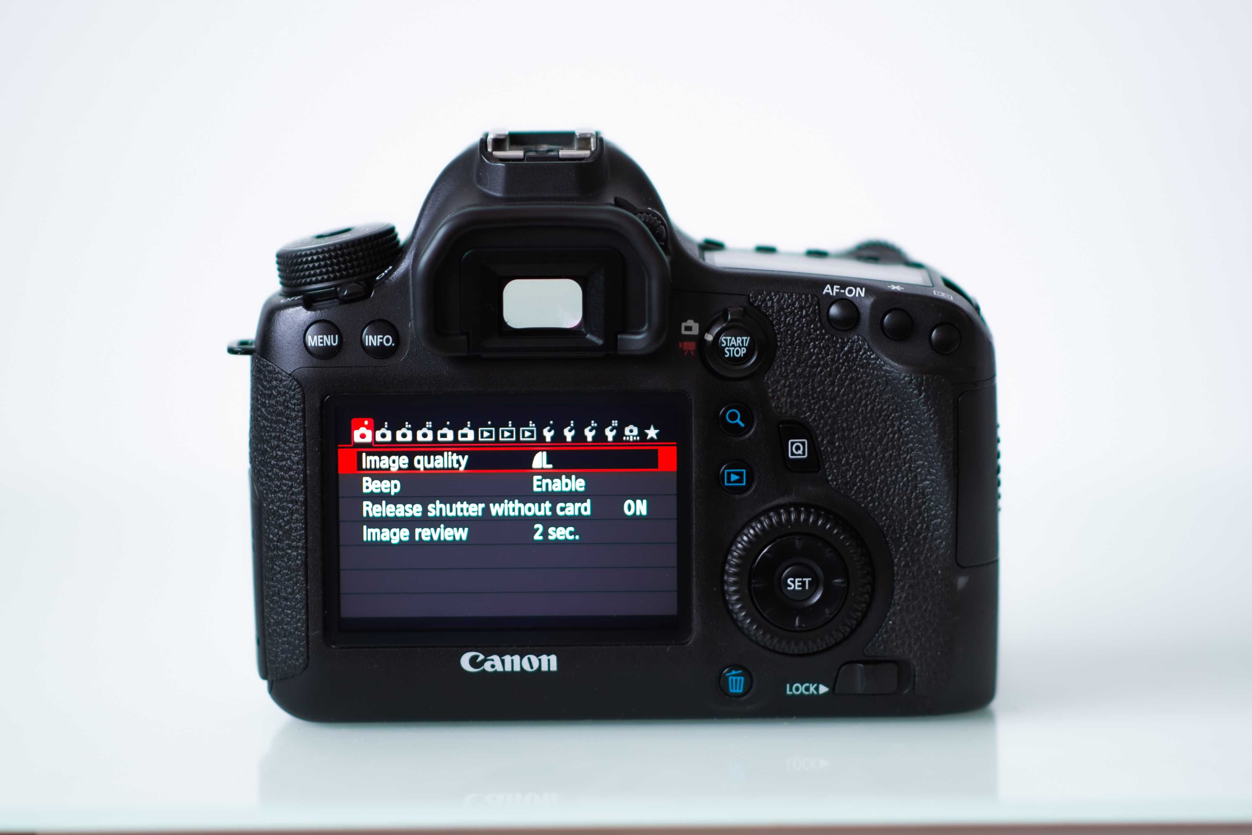 Canon 6D cu doar 10 mii de cadre. FullFrame + accesoriile originale