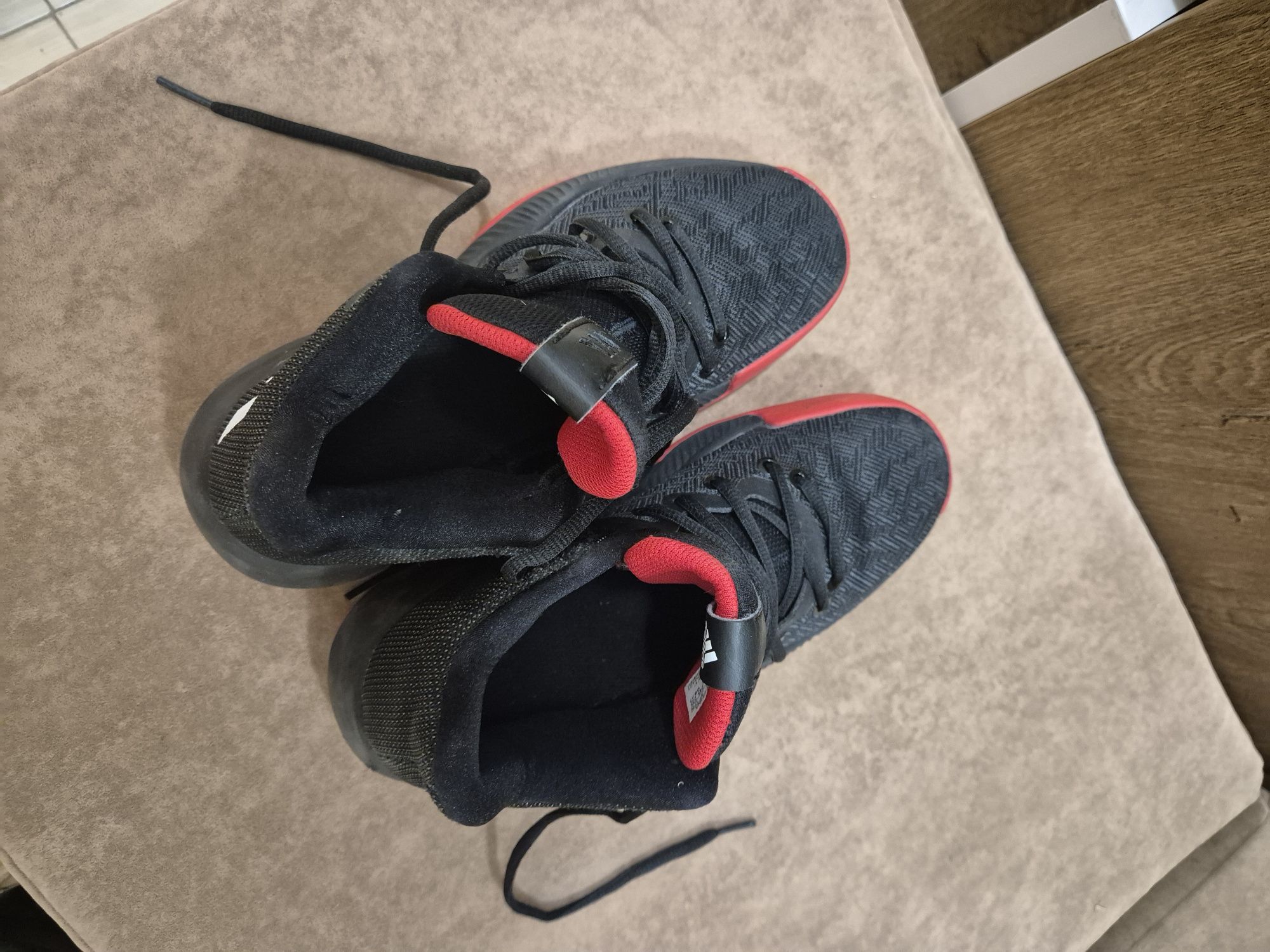 Маратонки adidas баскетбол