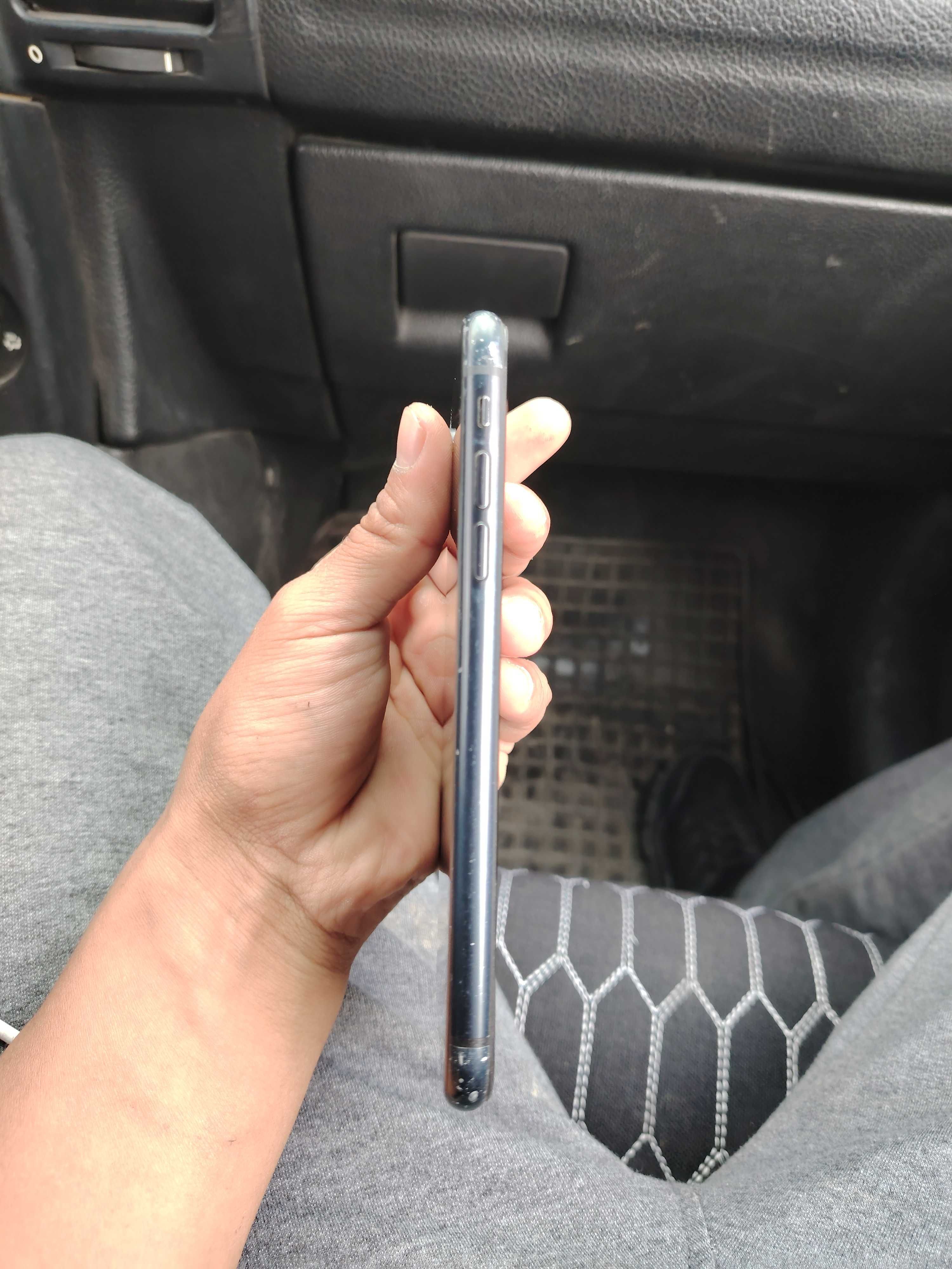 Продается IPHONE XR