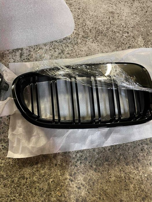 Bmw f10 бъбреци (решетка) черен лак