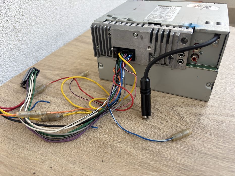 2-DIN CD плейър Alpine CDE-W235BT