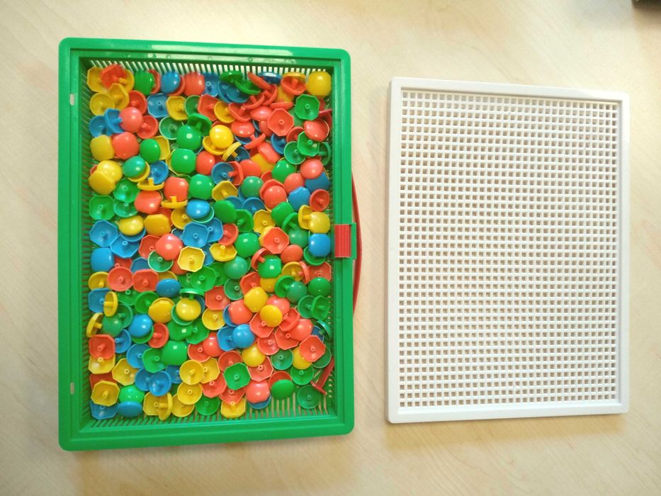 Дъска с цветни фигурки за редене за деца от 3-6 години!!!