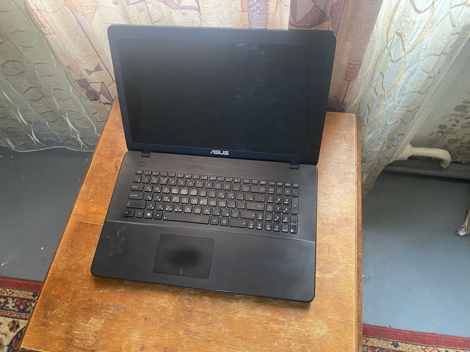 Ноутбук Asus X571L