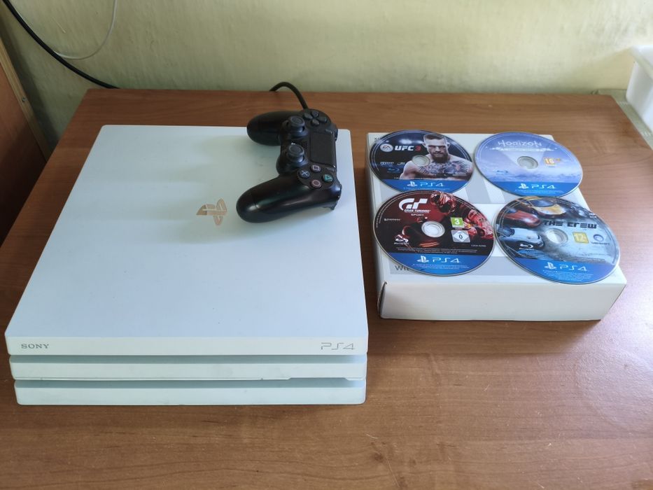 Sony PS 4 Pro +игры