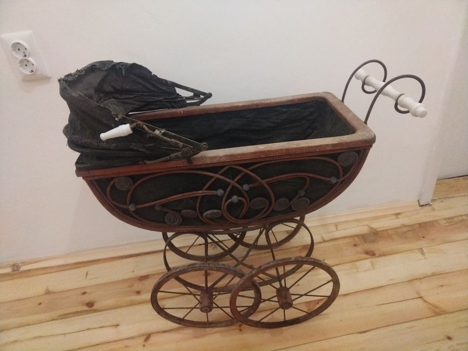 Винтидж ретро количка за кукли Викториански стил 
Викториански стил
Ръ