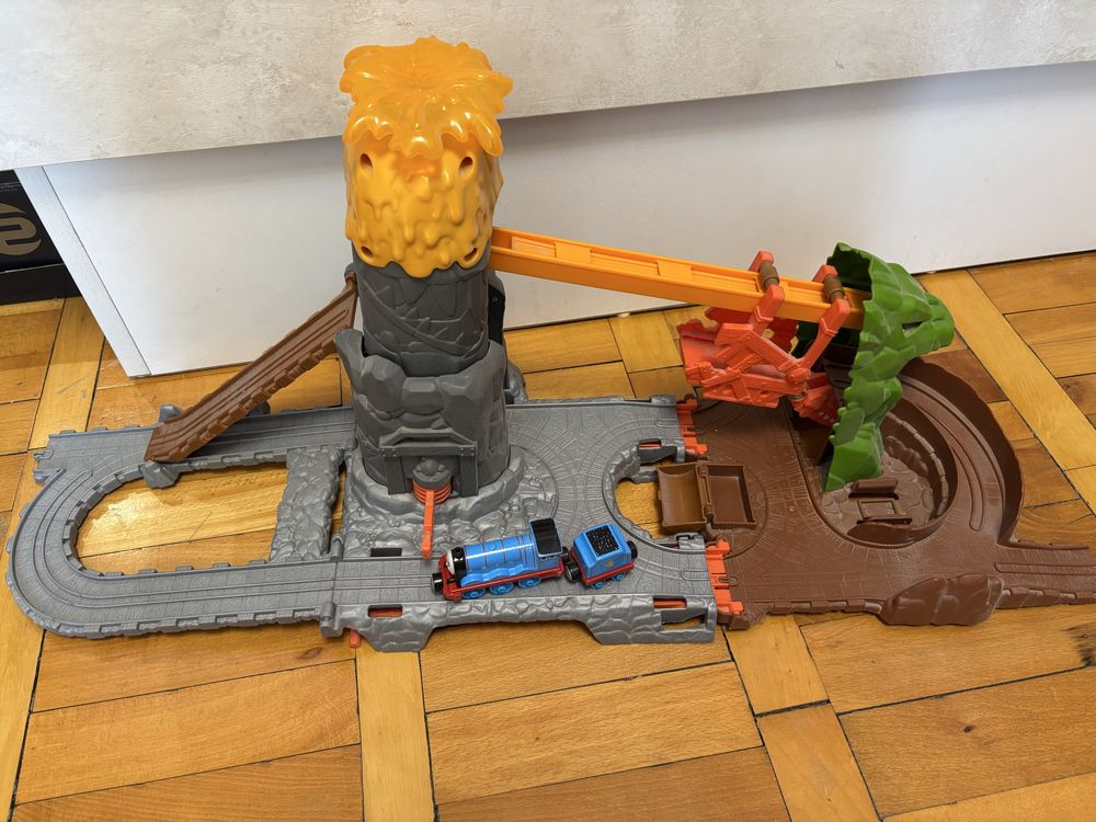 Писта ( hot wheels)