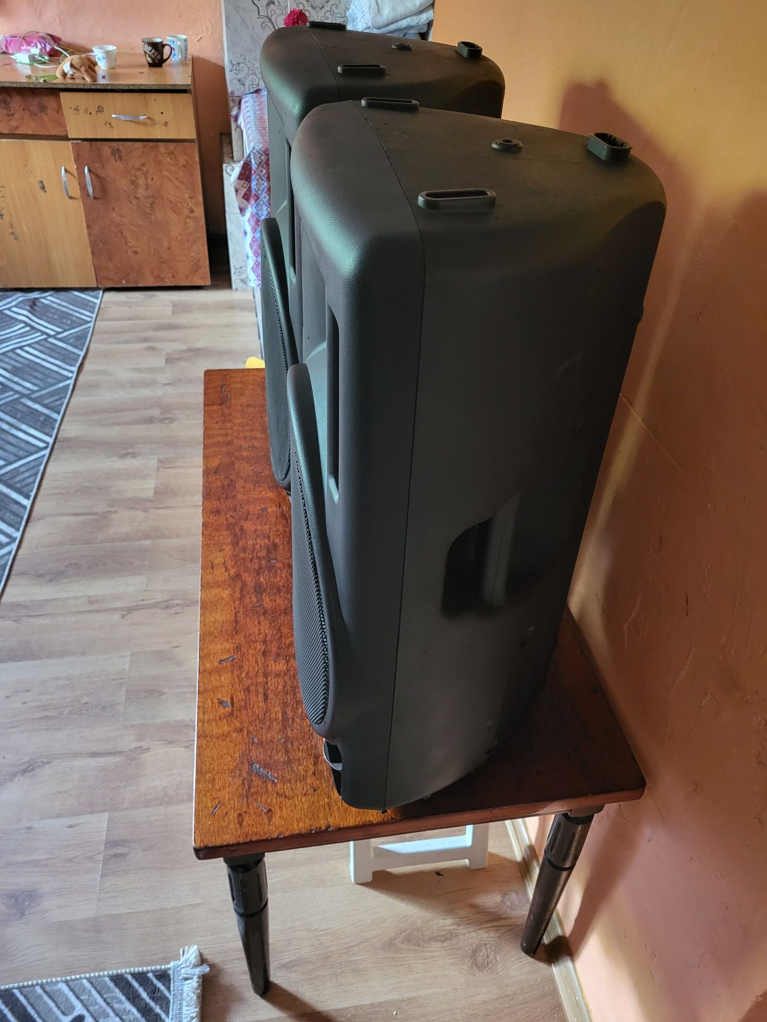 Vând sau schimb boxe pasive behringer cu amplificator mixer si cabluri