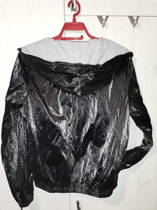 Дамско модно черно късо яке