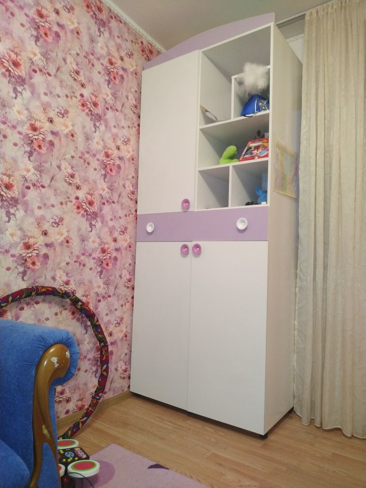 Шкафы вместительные в детскую для девочки