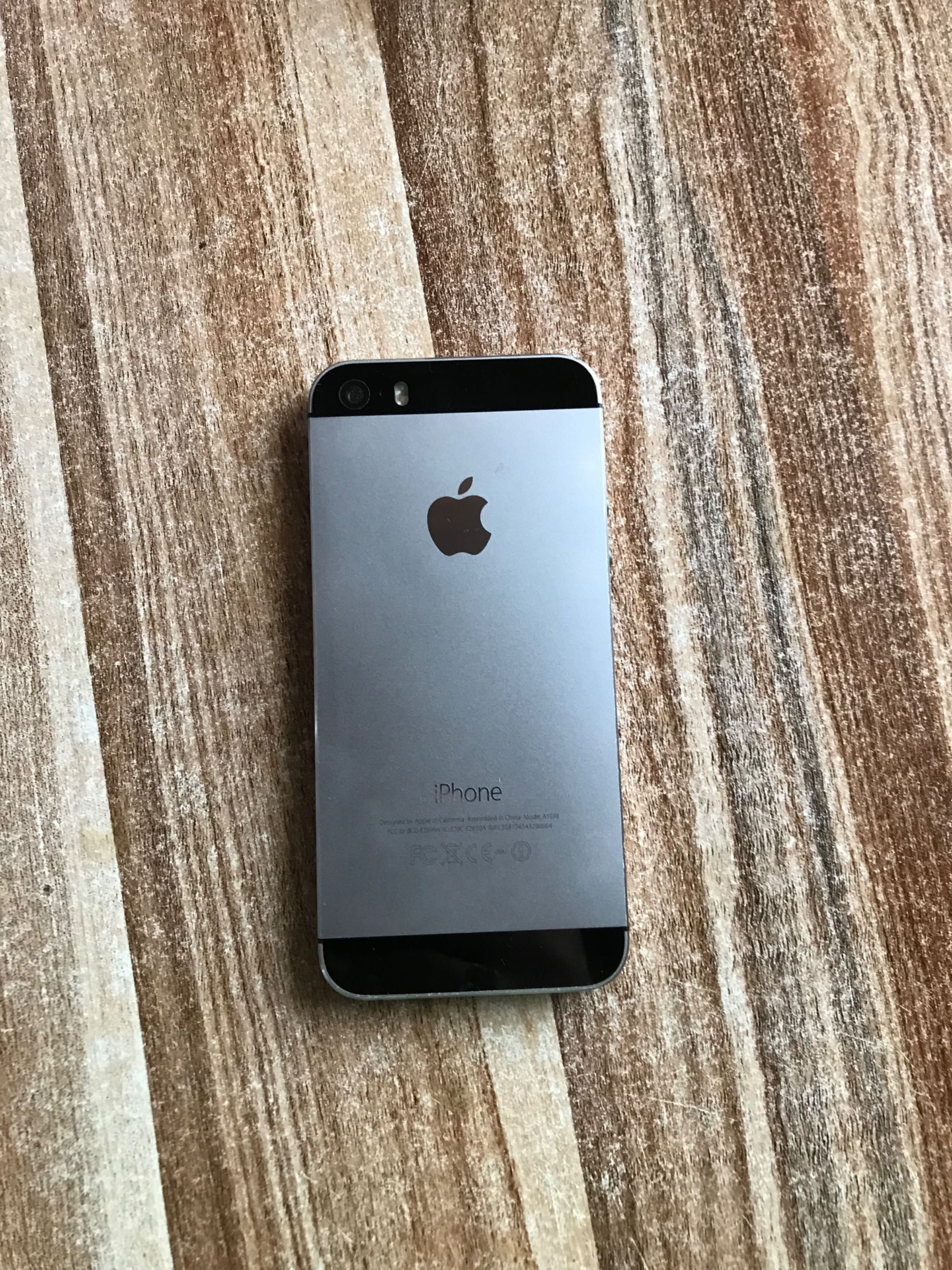 Продавам iPhone 5s