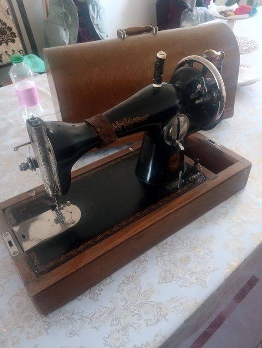 Продам швейную машинку