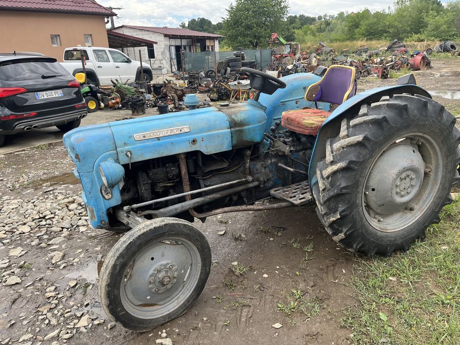 Dezmembrez Fordson dexta piesa