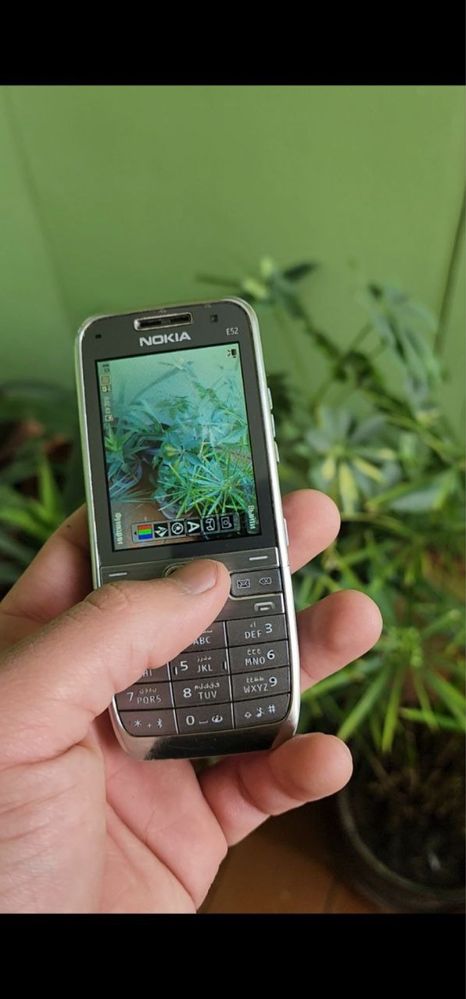 Nokia E52 holati zor radnoy