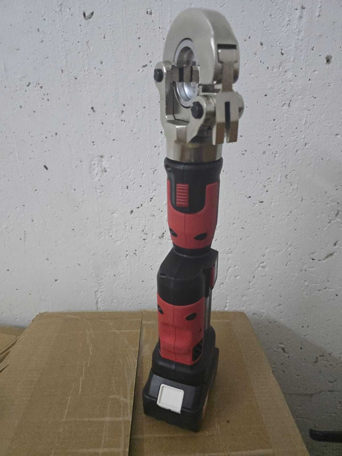 masina sertizat conectori cabluri Cu/AL, 300mmp, 2 baterii 5AH