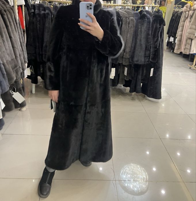 Продам норковую шубу размер 46-50