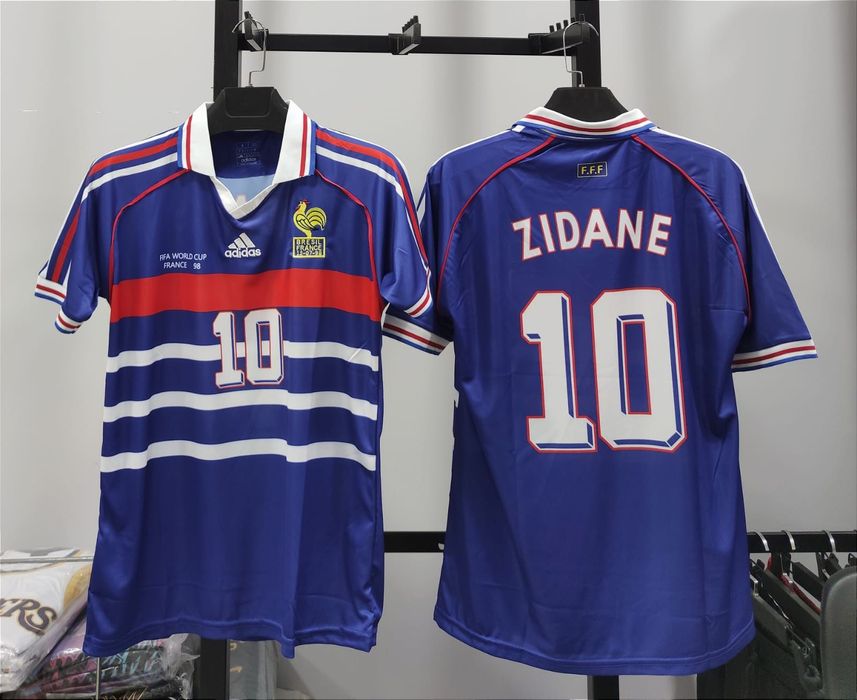 Футболна фланелка на Зидан Франция модел 1998!!!
