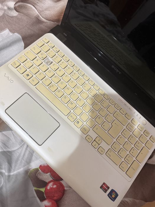 Vand laptop sony vaio fara incarcator