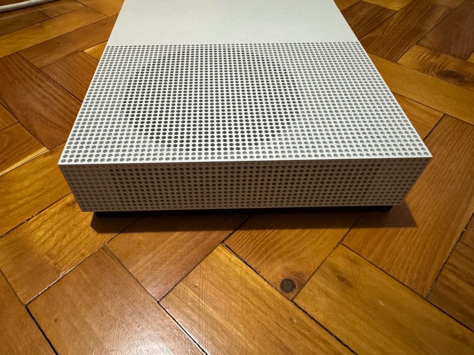 Vand Xbox One S cu jocul Forza Horizon 3 inclus