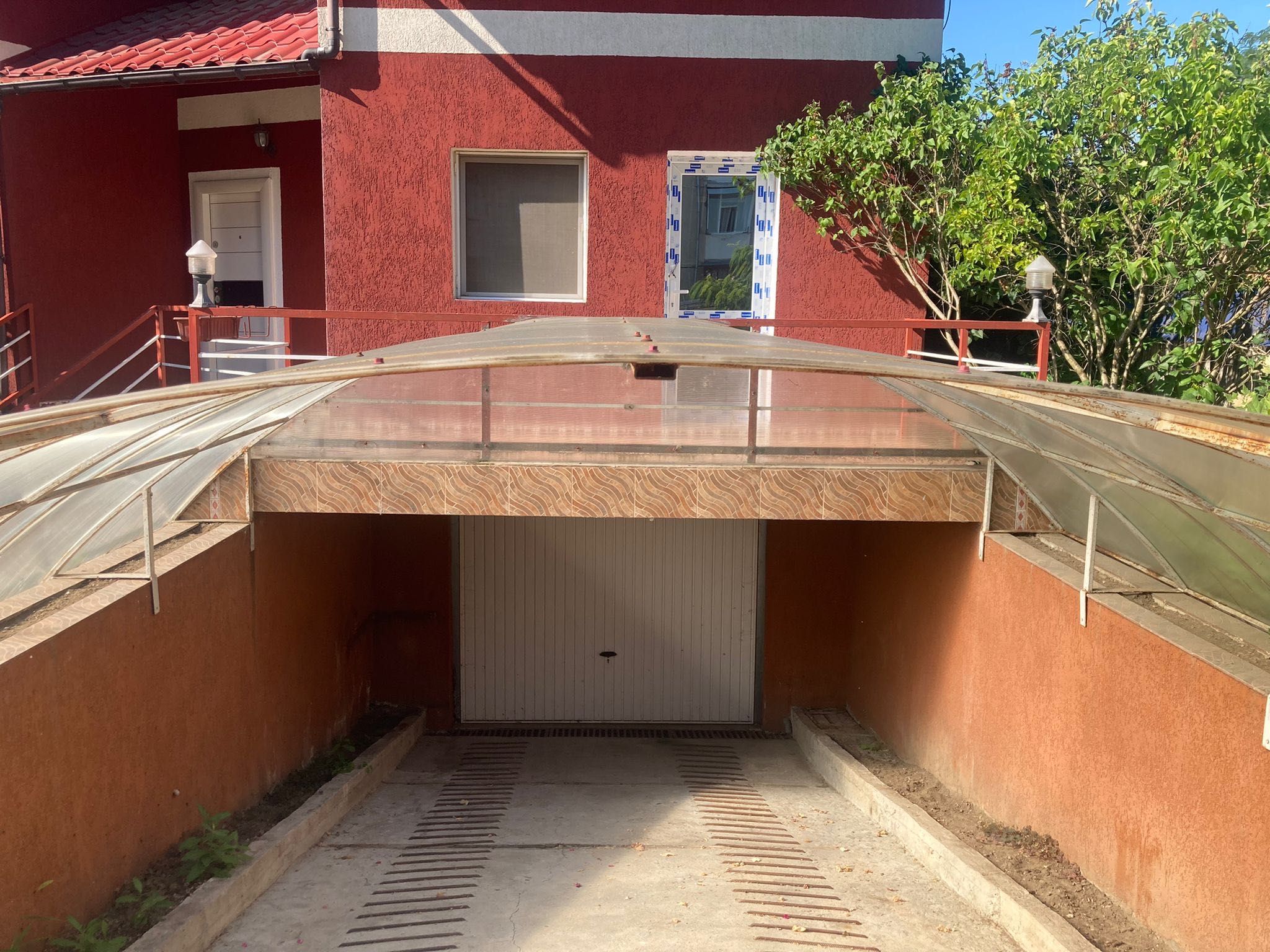Casă de închiriat