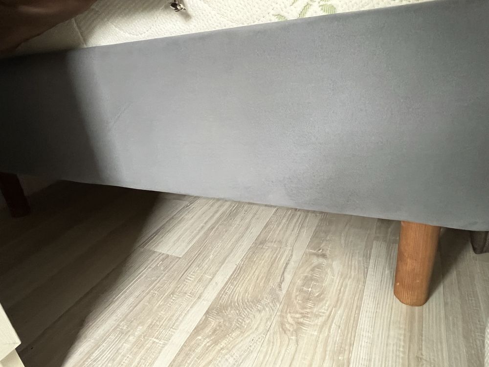 Срочно продам две кровати (без матраса)
