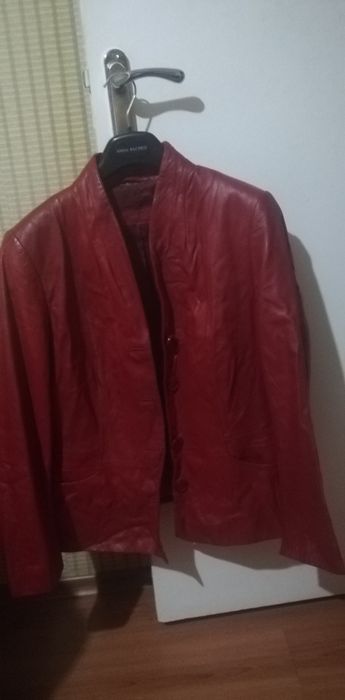 Продам женскую куртку в отличном состоянии.