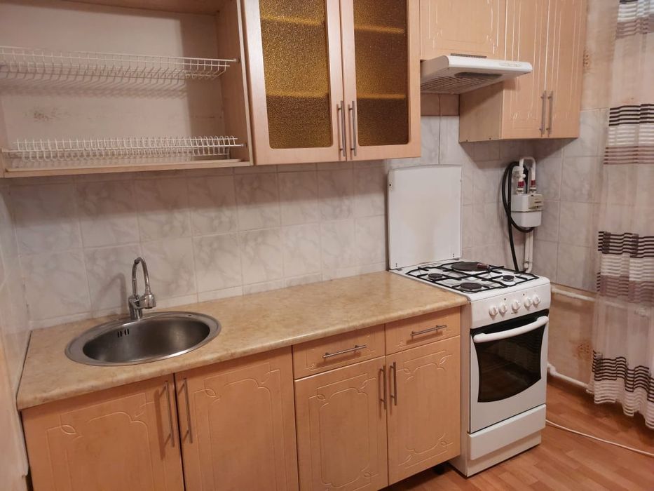 Сдам 2 комнатную  напротив  8 школы, ВОЛОДАРСКОГО 94