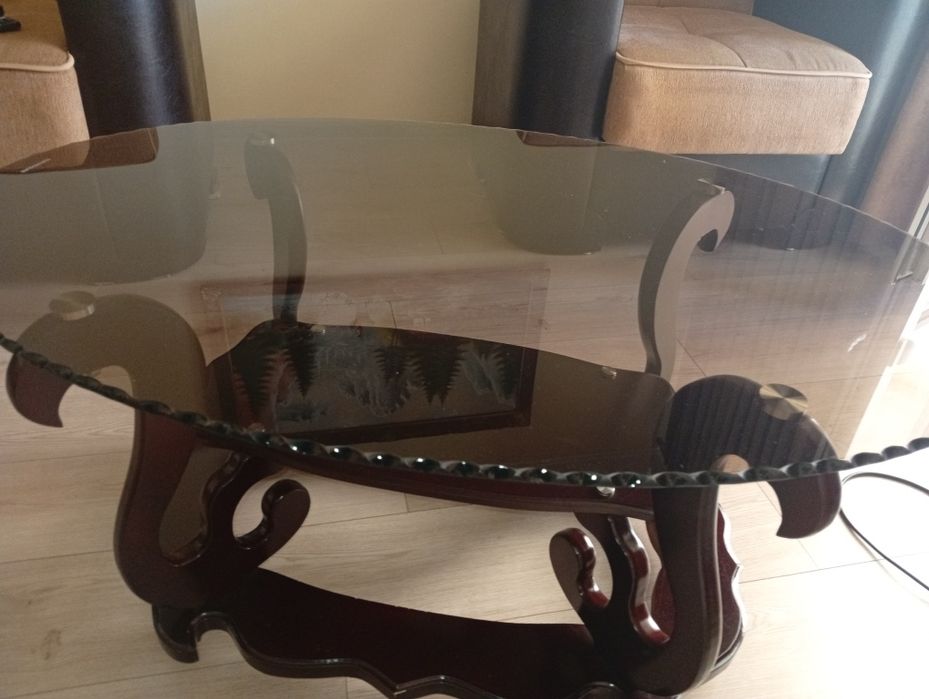 Masa cafea cu blat de sticla ,picioare de lemn pe roti