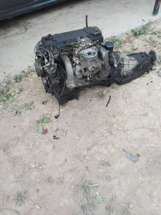 Двигатель от 124 Мерседес 2.3 дозаторныи заводится и автомат коробка