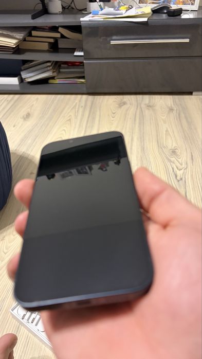 Iphone 14 128MB като нов-без точка забележка