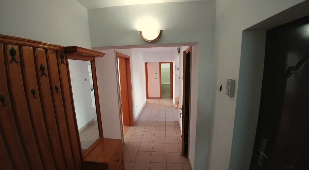 Apartament spațios cu 3 camere, construit în 2001