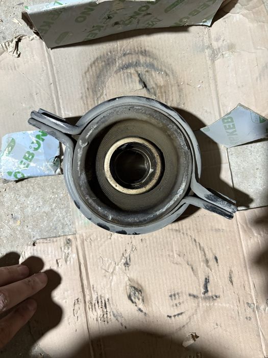 Nissan Patrol опора карданного вала (подвесной подшипник).