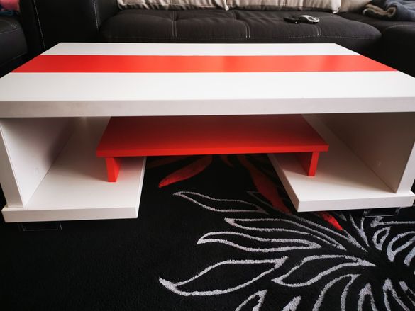 Холна маса цвят бяло с червено