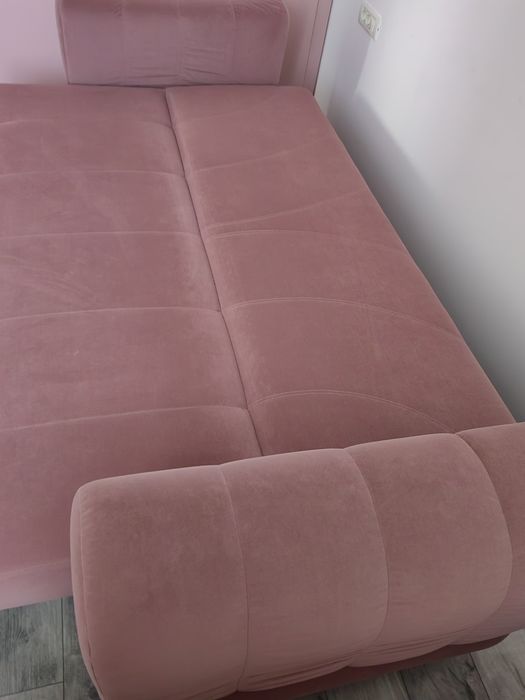 Canapea roz, extensibila