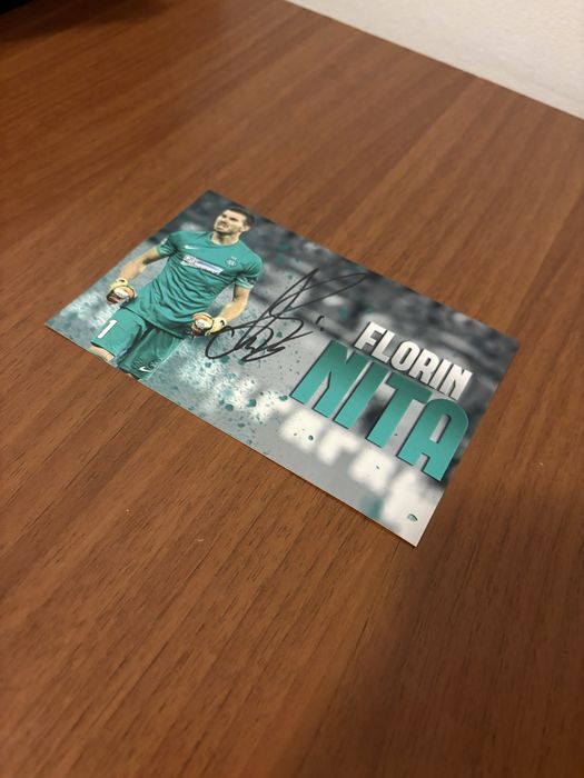 Poză semnată de portarul Florin Niță in anul 2017