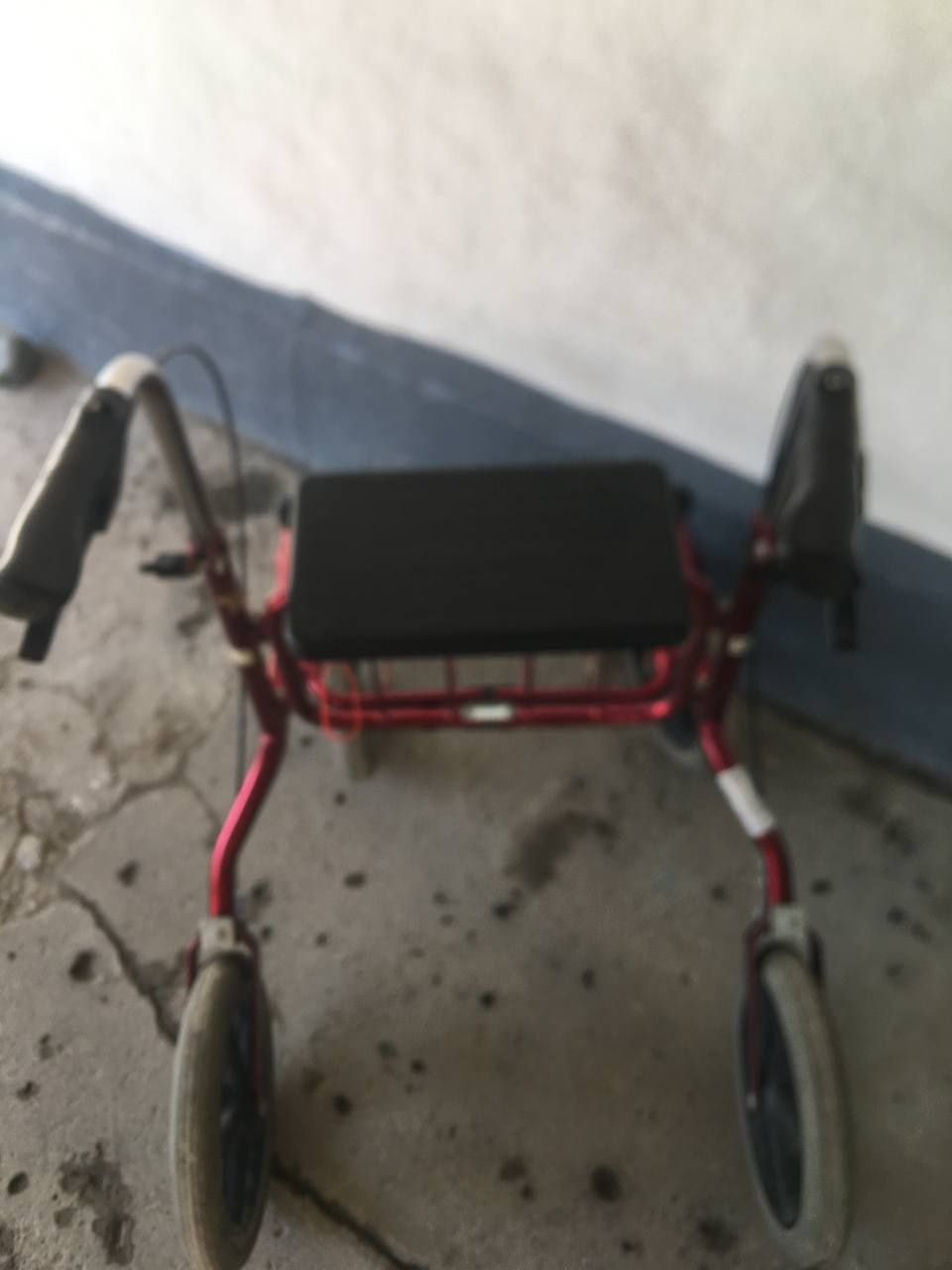 Yurish moslamasi Xodunok rollator invalidlar keksalar uchun, o'griqni