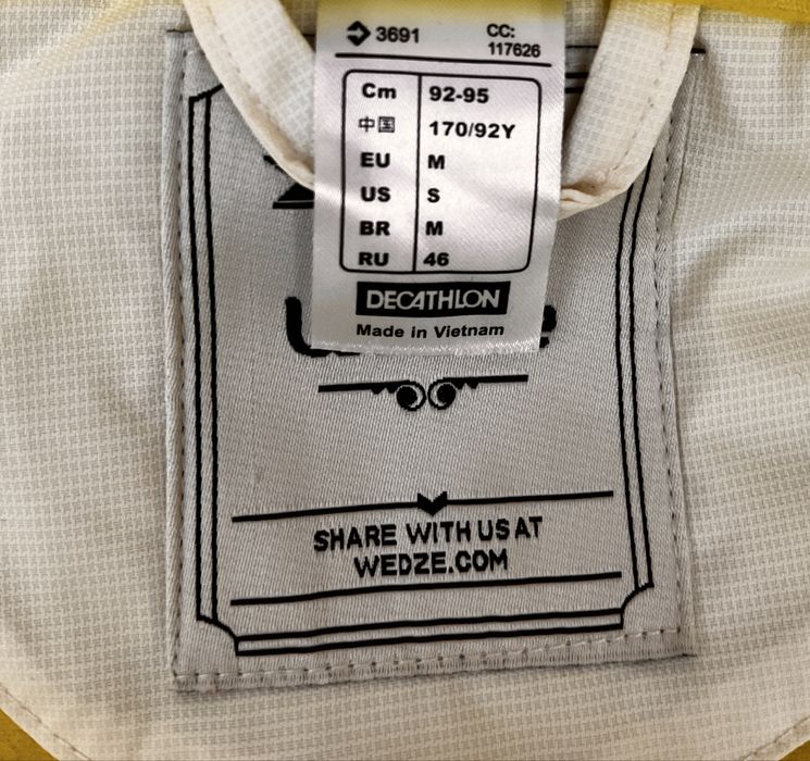 Дамски комплект за ски - яке, панталон, блуза, ръкавици, шапка