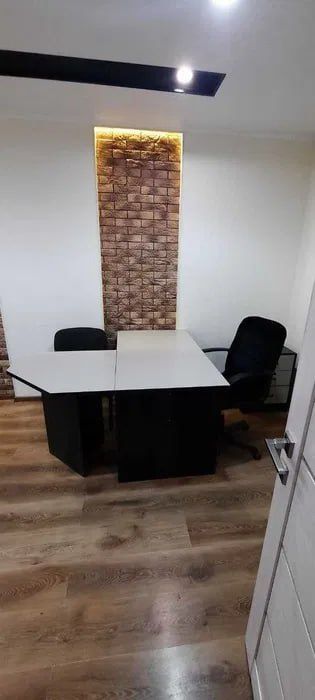 Максим Горкий .Буз базар сдаётся 2х комнатный Офис рядом с метро