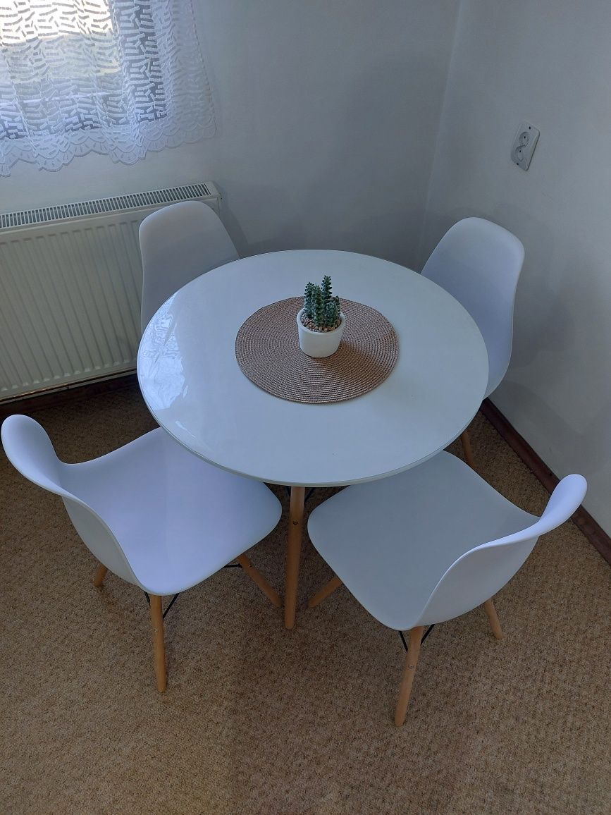Set masă cu 4  scaune