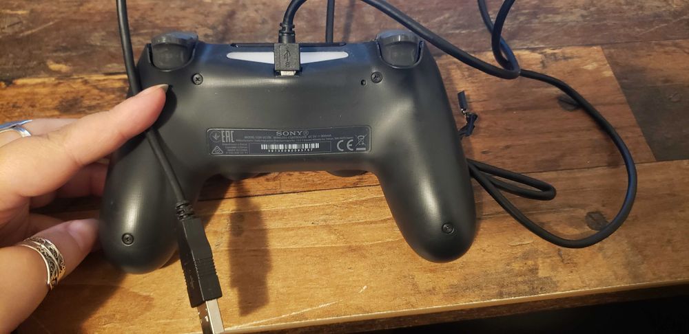 Controller Sony DualShock 4 original PS4 - Nou, cu cablu USB