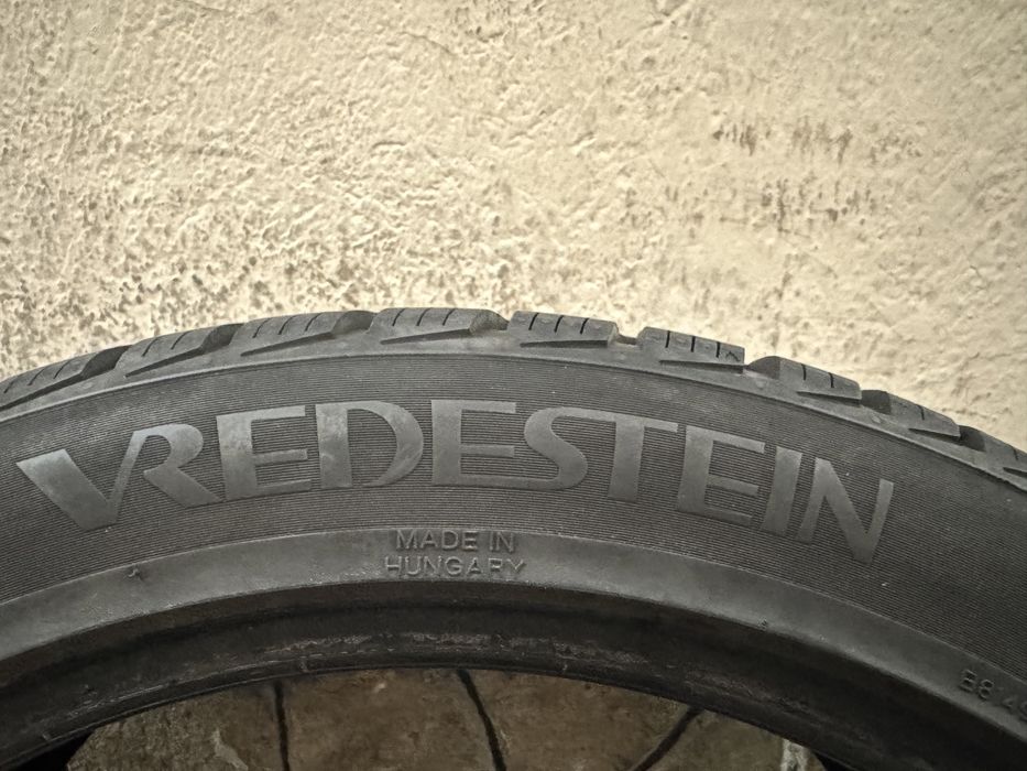 Автомобилни гуми 245 40 18 Vredestein