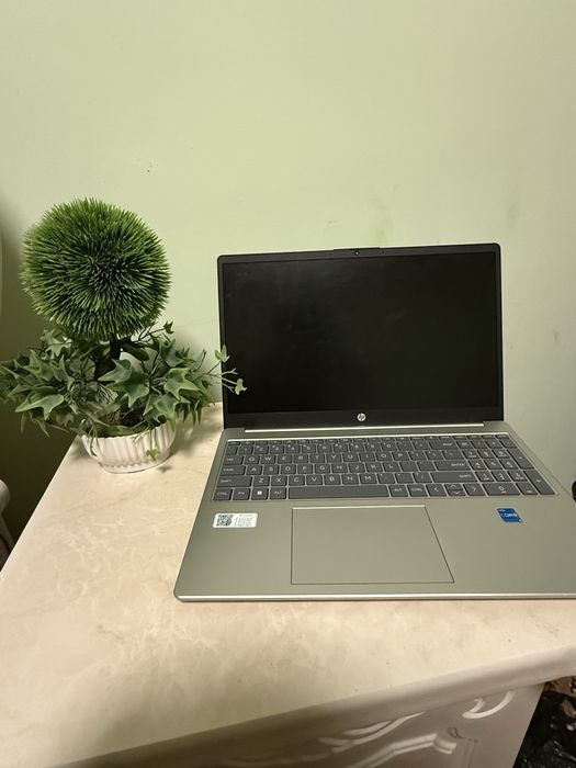 HP laptop i5 13Avlod 1334U prasessor Videokarta 4GB