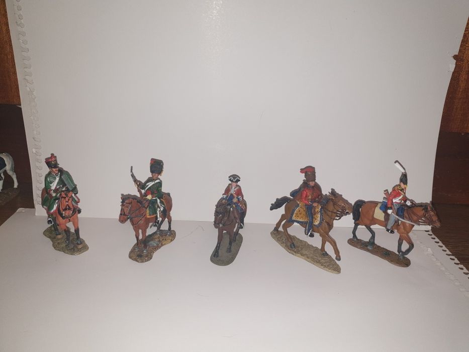 Оловни конници ръчно рисувани