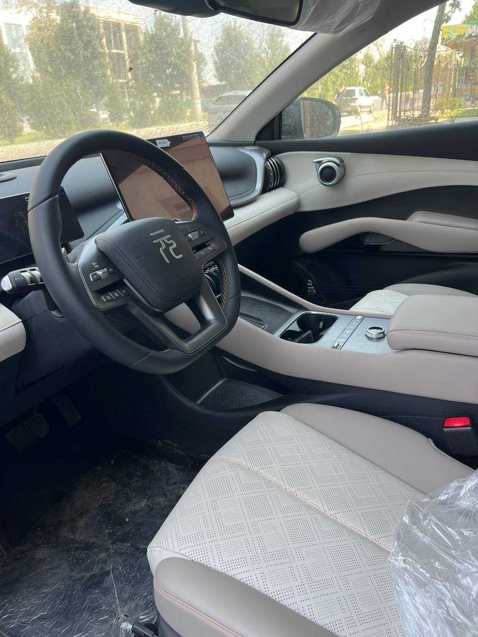 BYD Yuan Plus 2025 Smart Qora rangda tayyor sotuvda