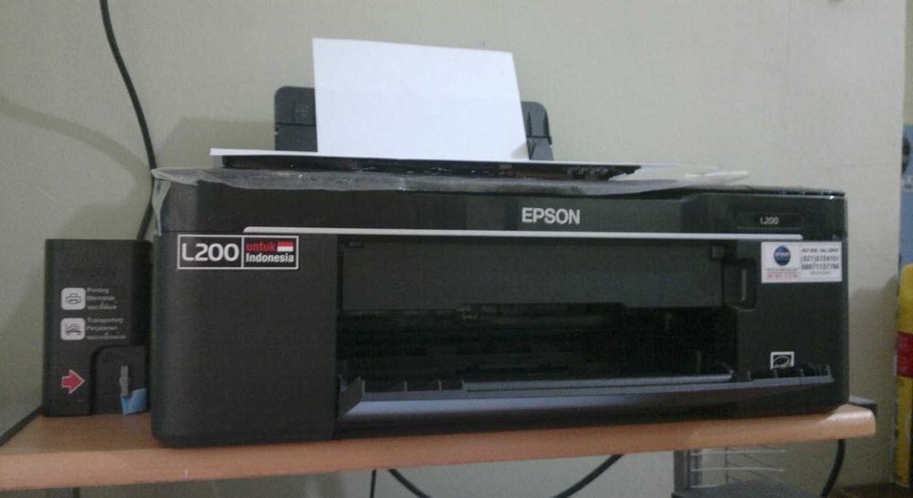 Чернобелый МФУ принтер Epson L200