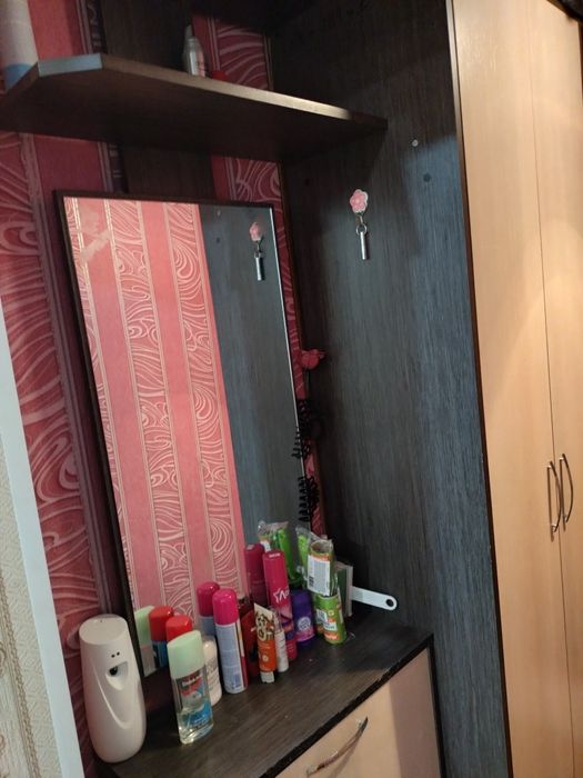 Продам прихожую .